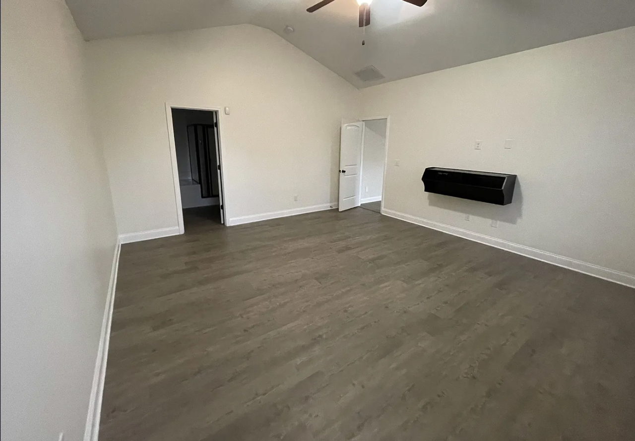 978 Farnsworth Dr - Photo 7 of 17