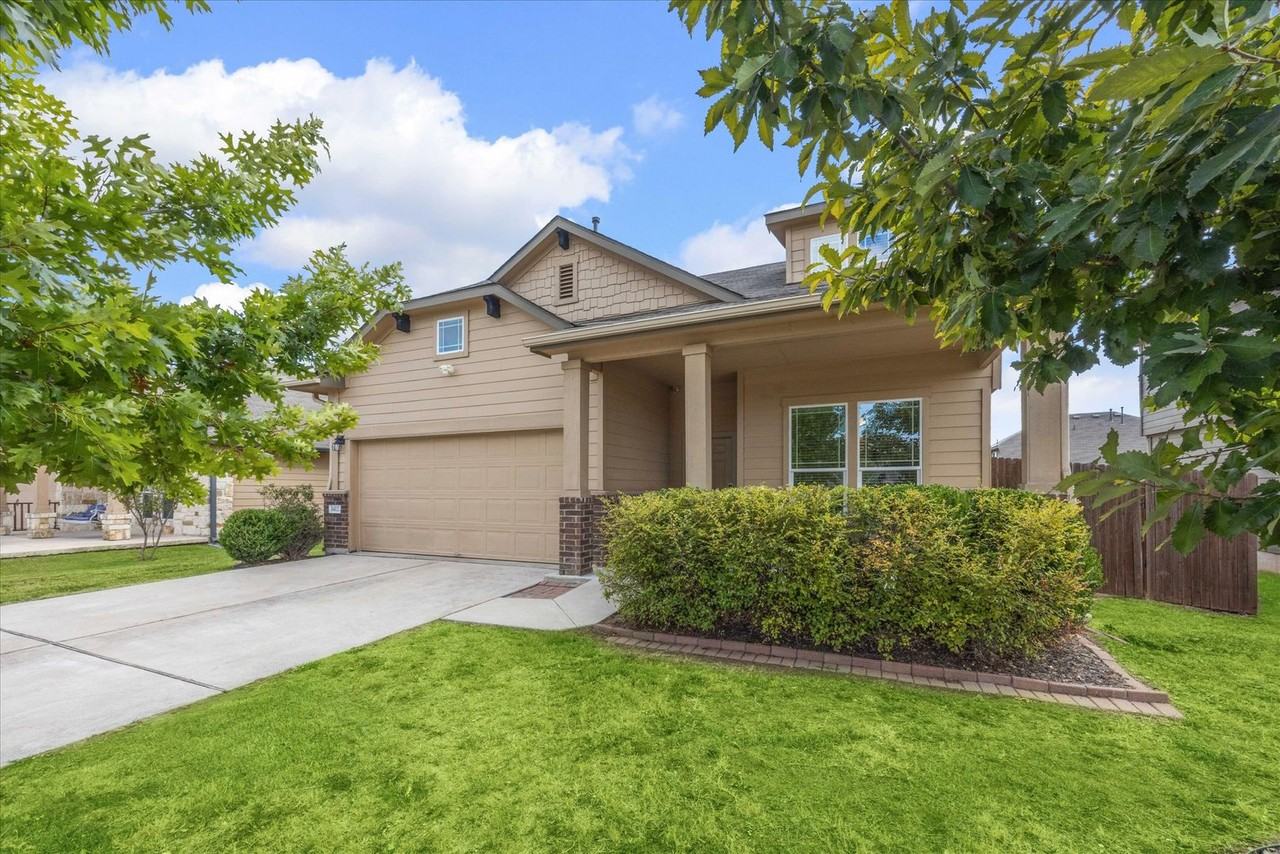 1412 Elbe St - Photo 3 of 36