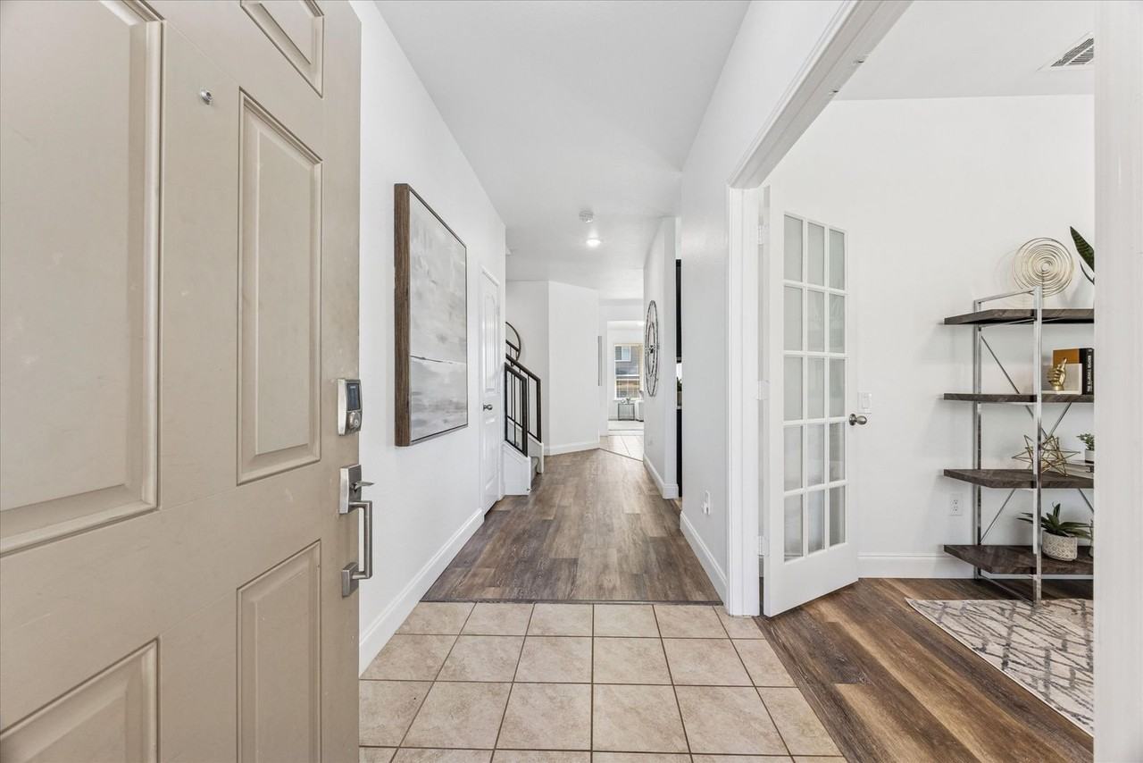 1412 Elbe St - Photo 4 of 36