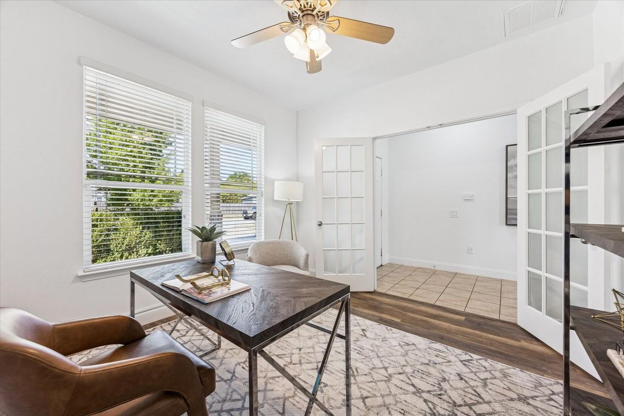 1412 Elbe St - Photo 6 of 36