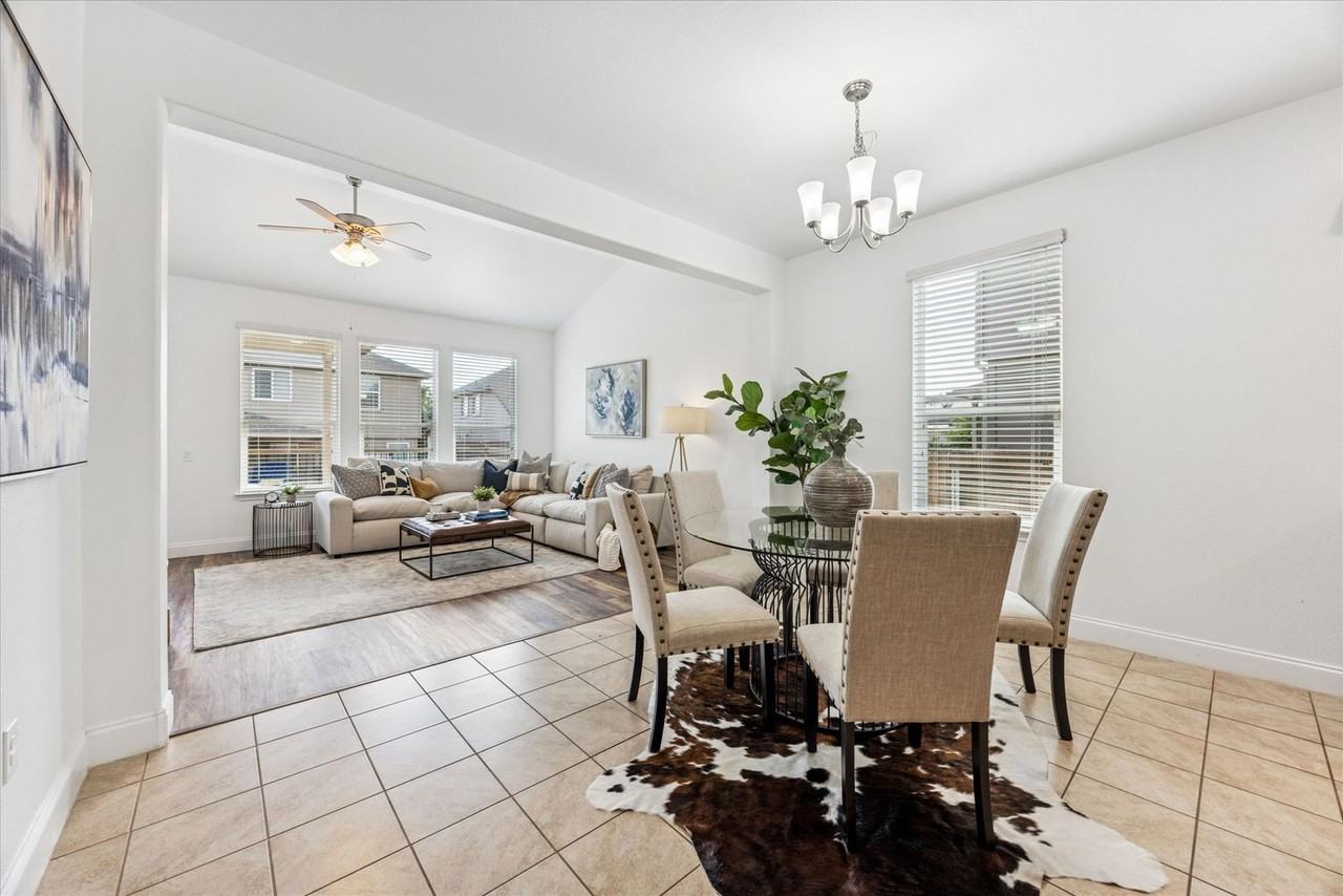 1412 Elbe St - Photo 7 of 36