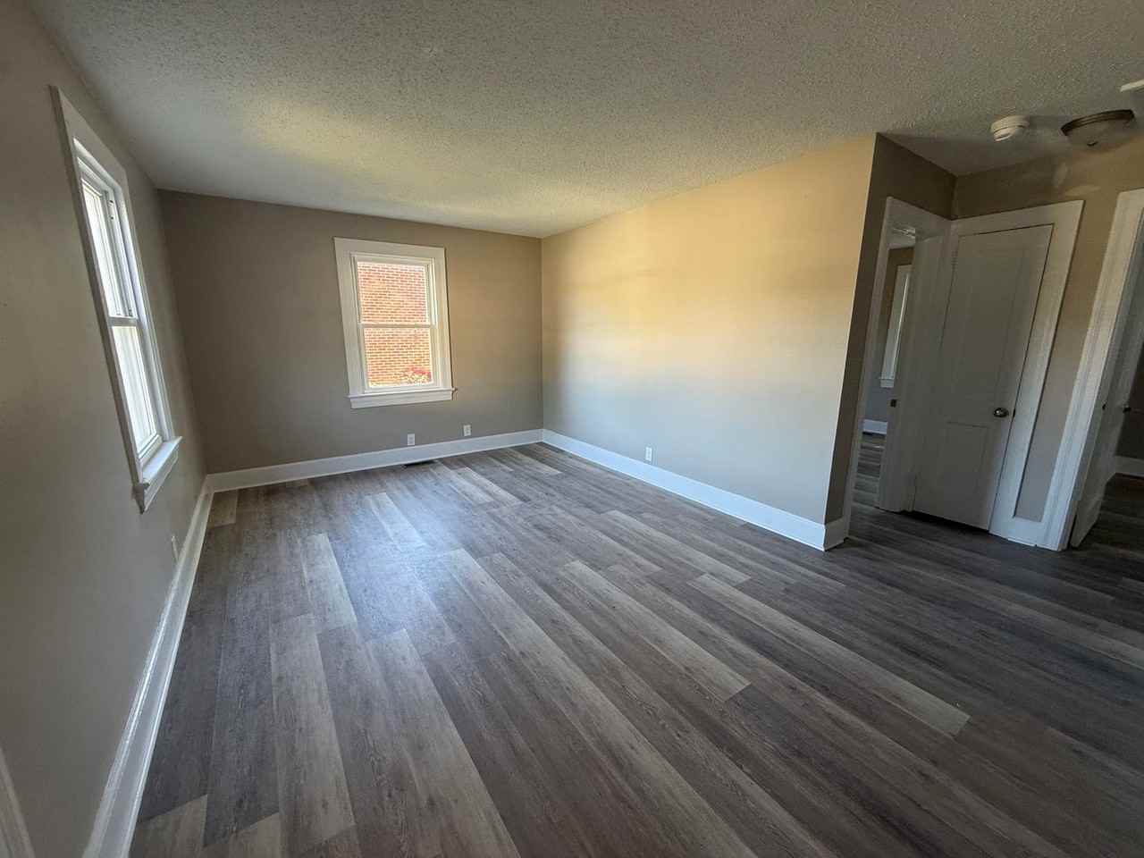 221 Spruce St W - Photo 4 of 9