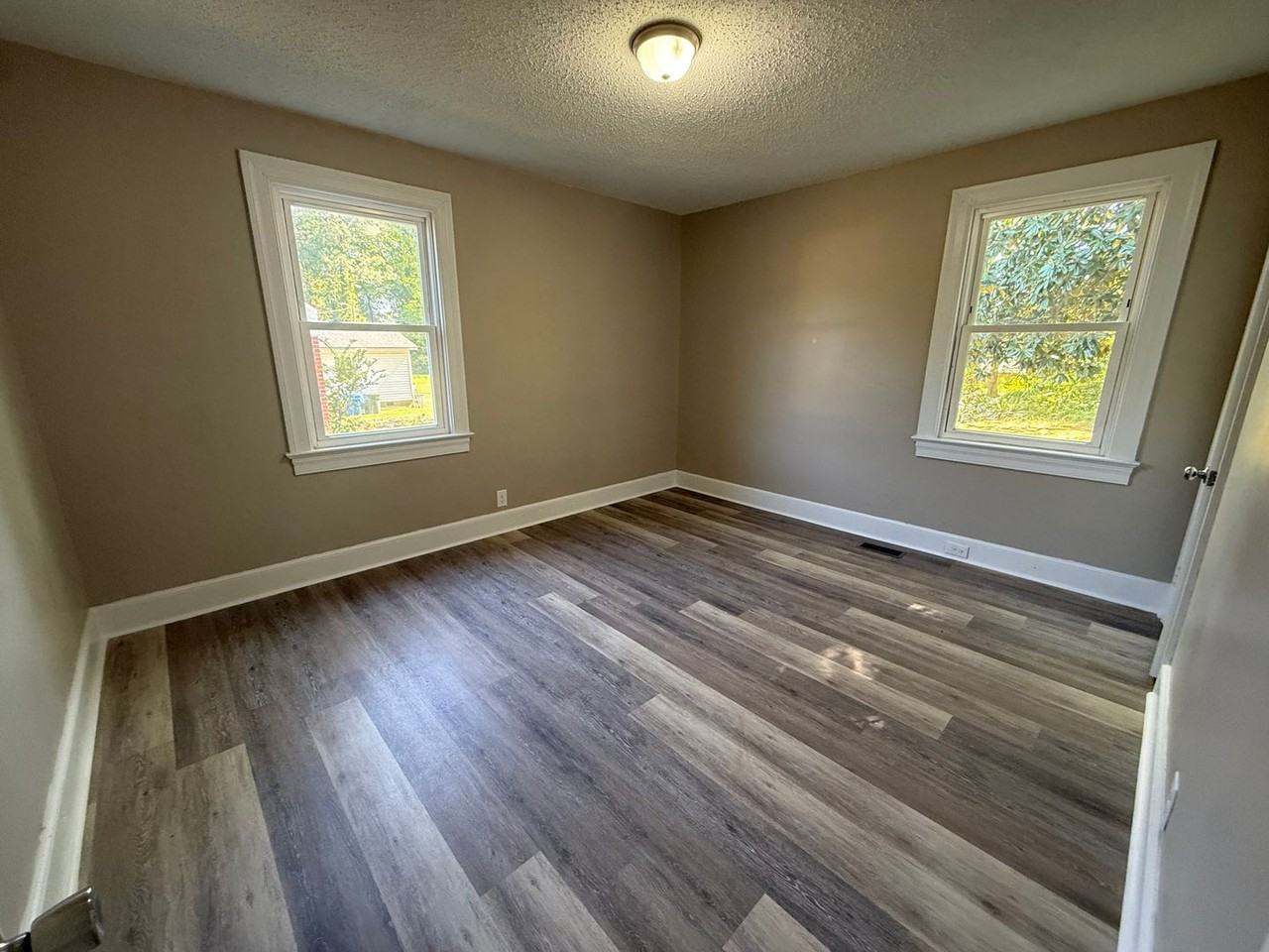 221 Spruce St W - Photo 6 of 9