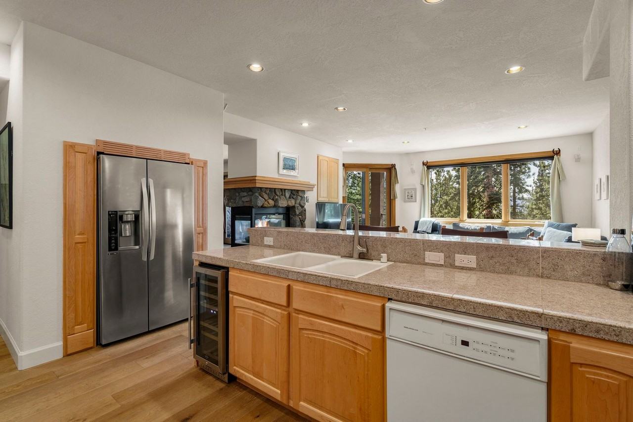 933 Northwood Blvd #8 - Photo 5 of 38