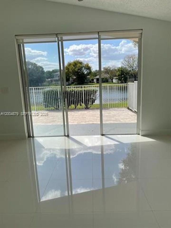 4117 Sapphire Bnd - Photo 4 of 11