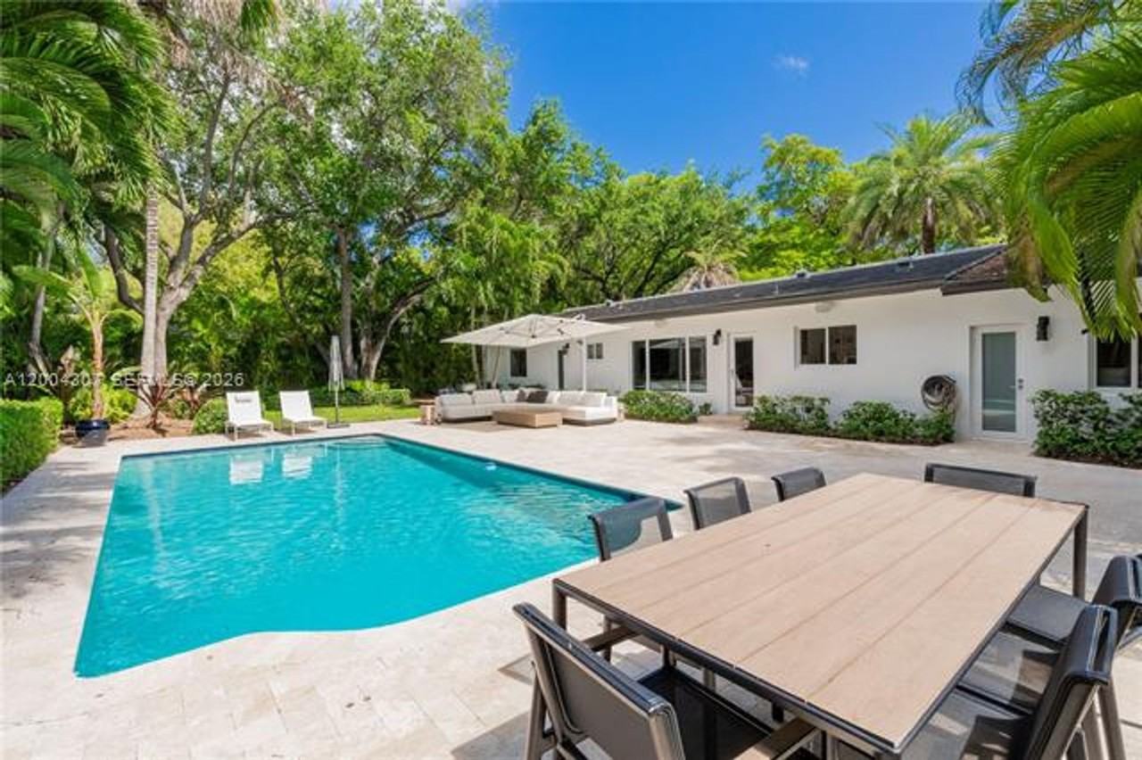 1029 Mariposa Ave - Photo 2 of 29