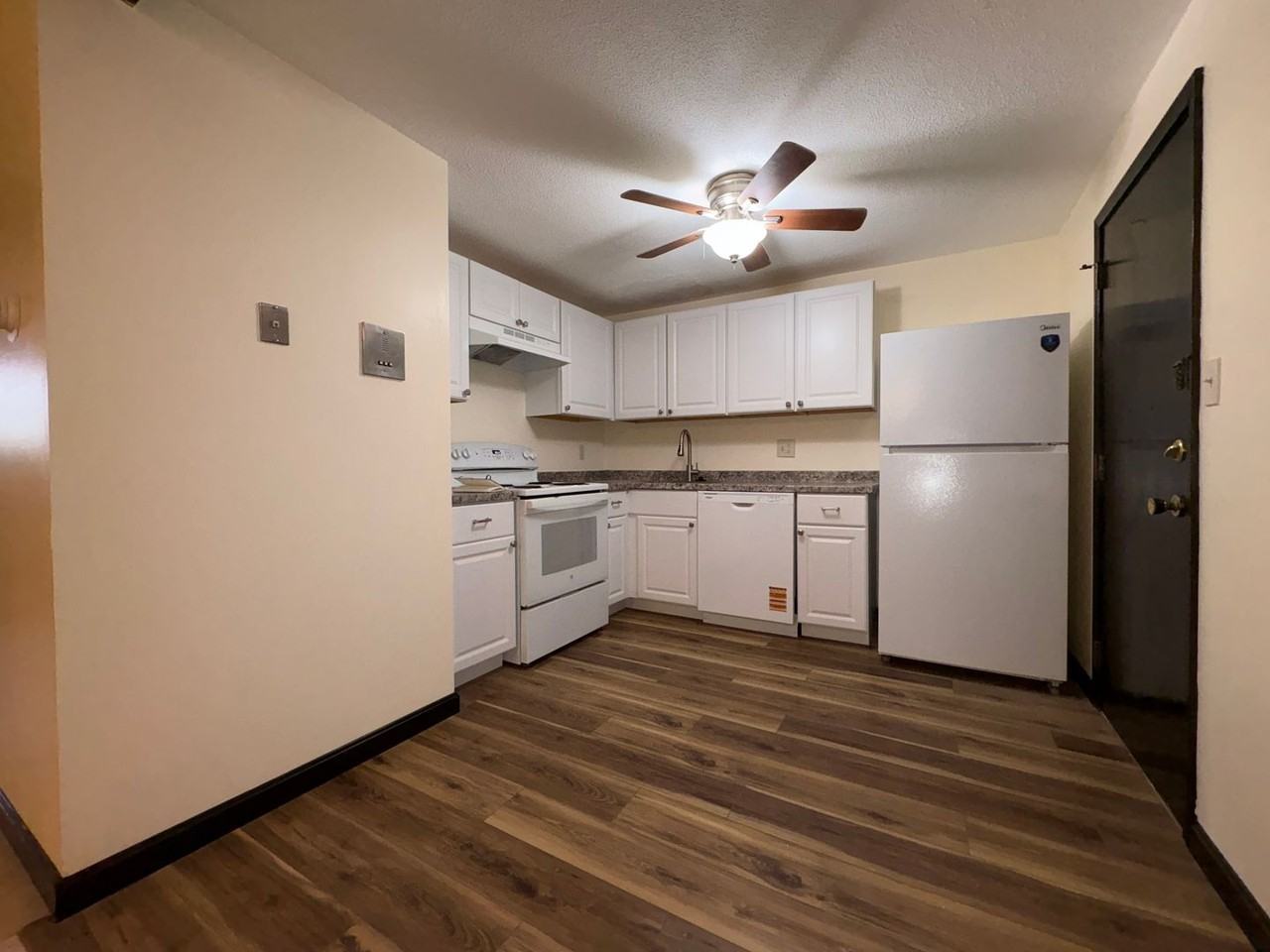 700 Robbins Ave - Photo 3 of 13