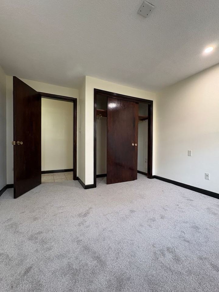 700 Robbins Ave - Photo 7 of 13