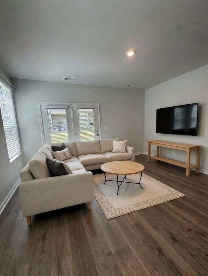 1406 Walker Way - Photo 5 of 26