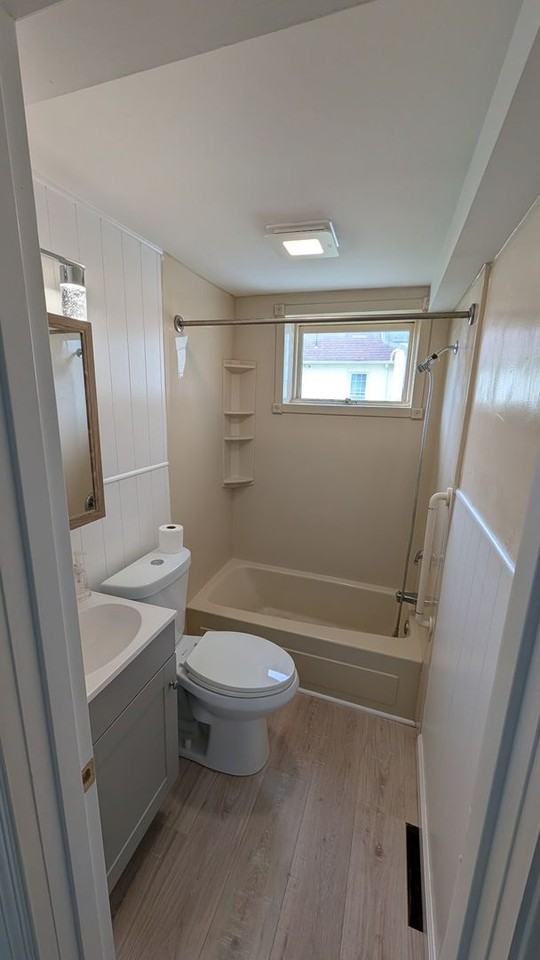 305 Perry St - Photo 2 of 10