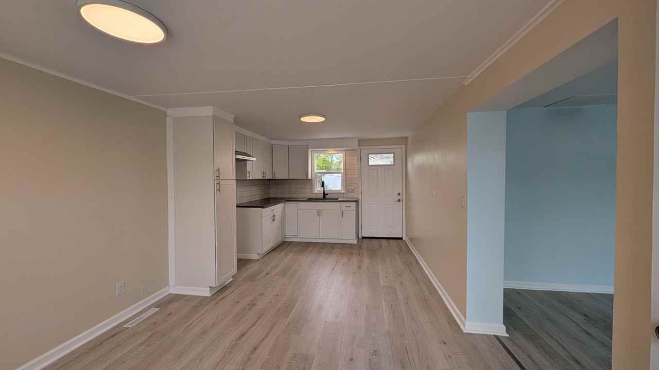 305 Perry St - Photo 3 of 10