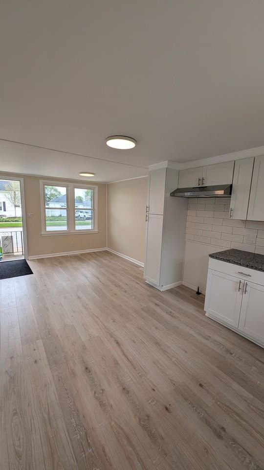 305 Perry St - Photo 7 of 10