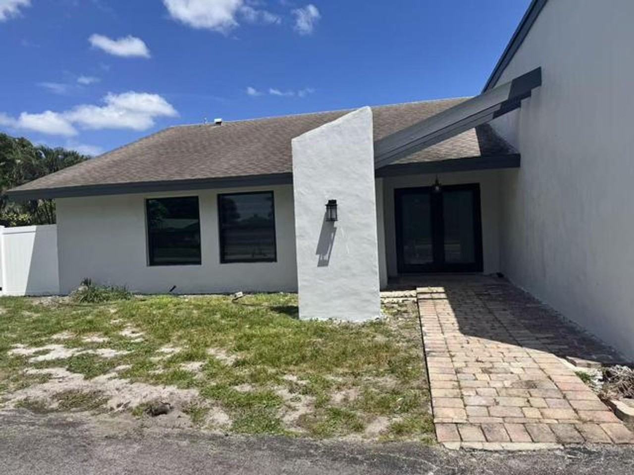 1600 Sw 72nd Ave - Photo 3 of 10