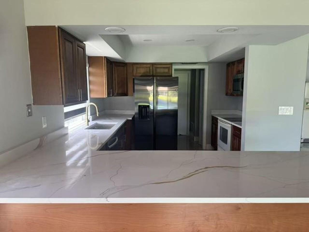 1600 Sw 72nd Ave - Photo 5 of 10