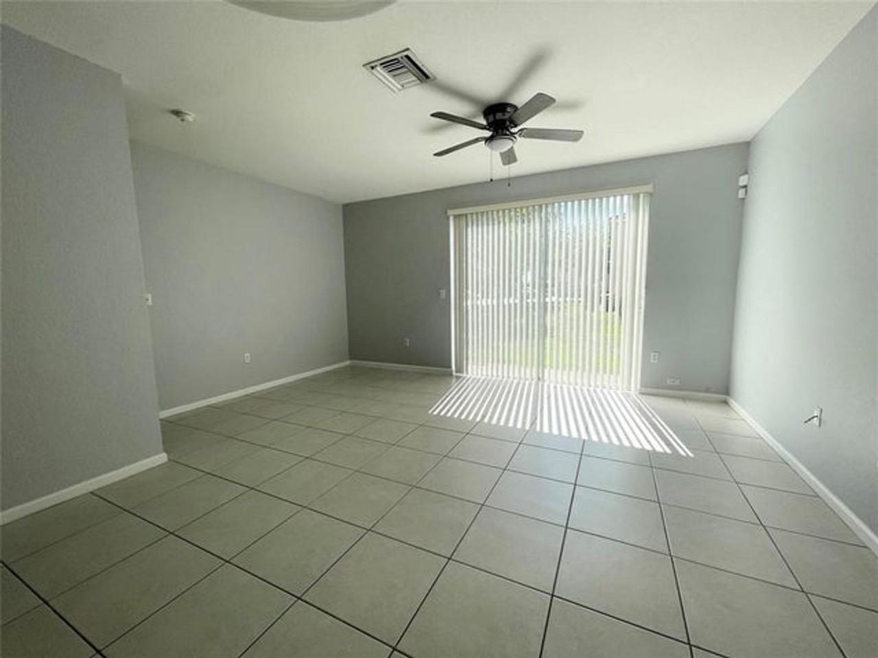 6301 Landings Ter - Photo 5 of 21