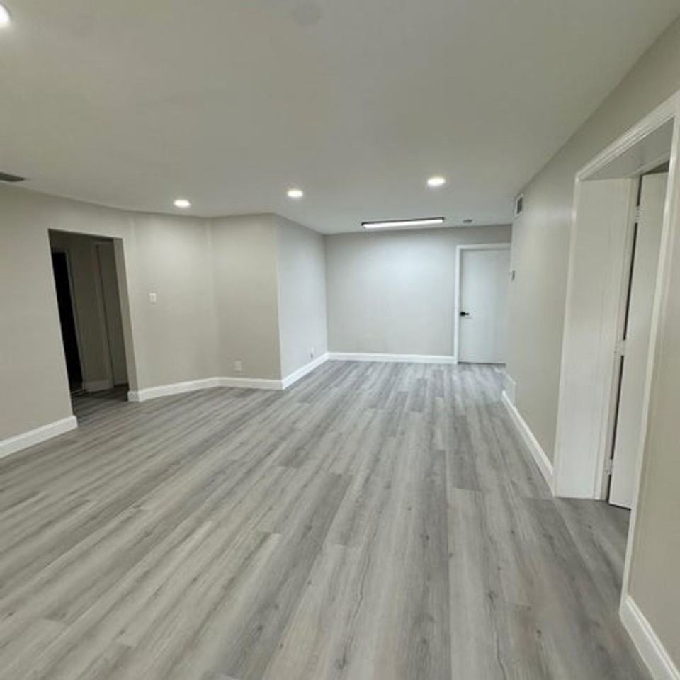 3620 Nw 9th St - Photo 5 of 13