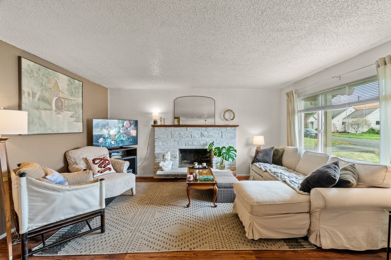 1016 Arnold Ave #1 - Photo 3 of 27