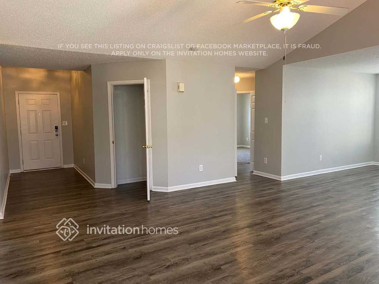 6022 Country Walk Dr - Photo 4 of 17