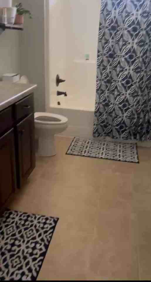 1111 Rosland Cir #1 - Photo 5 of 9