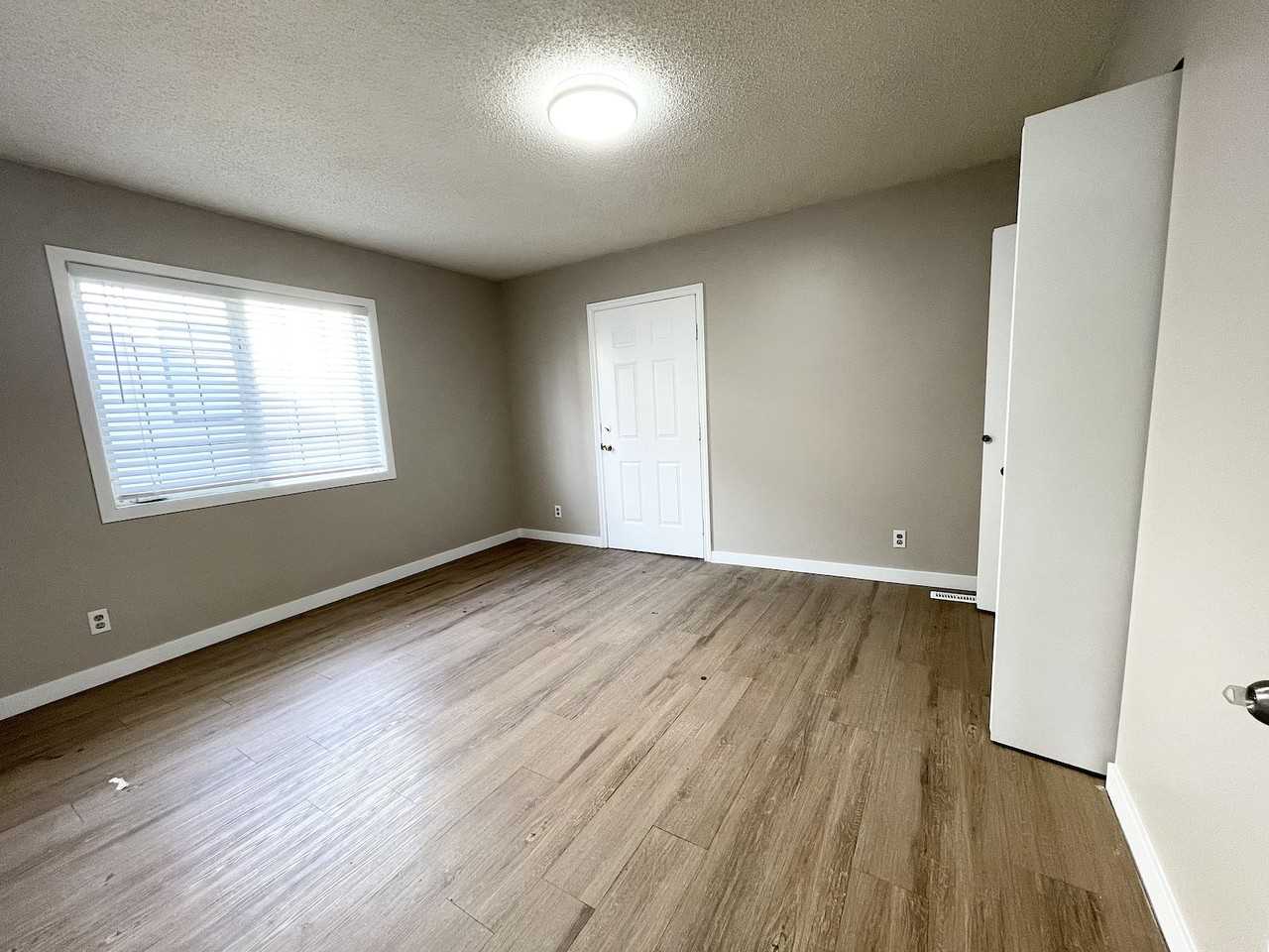 4324 Bowness Rd Nw #1 - Photo 6 of 10