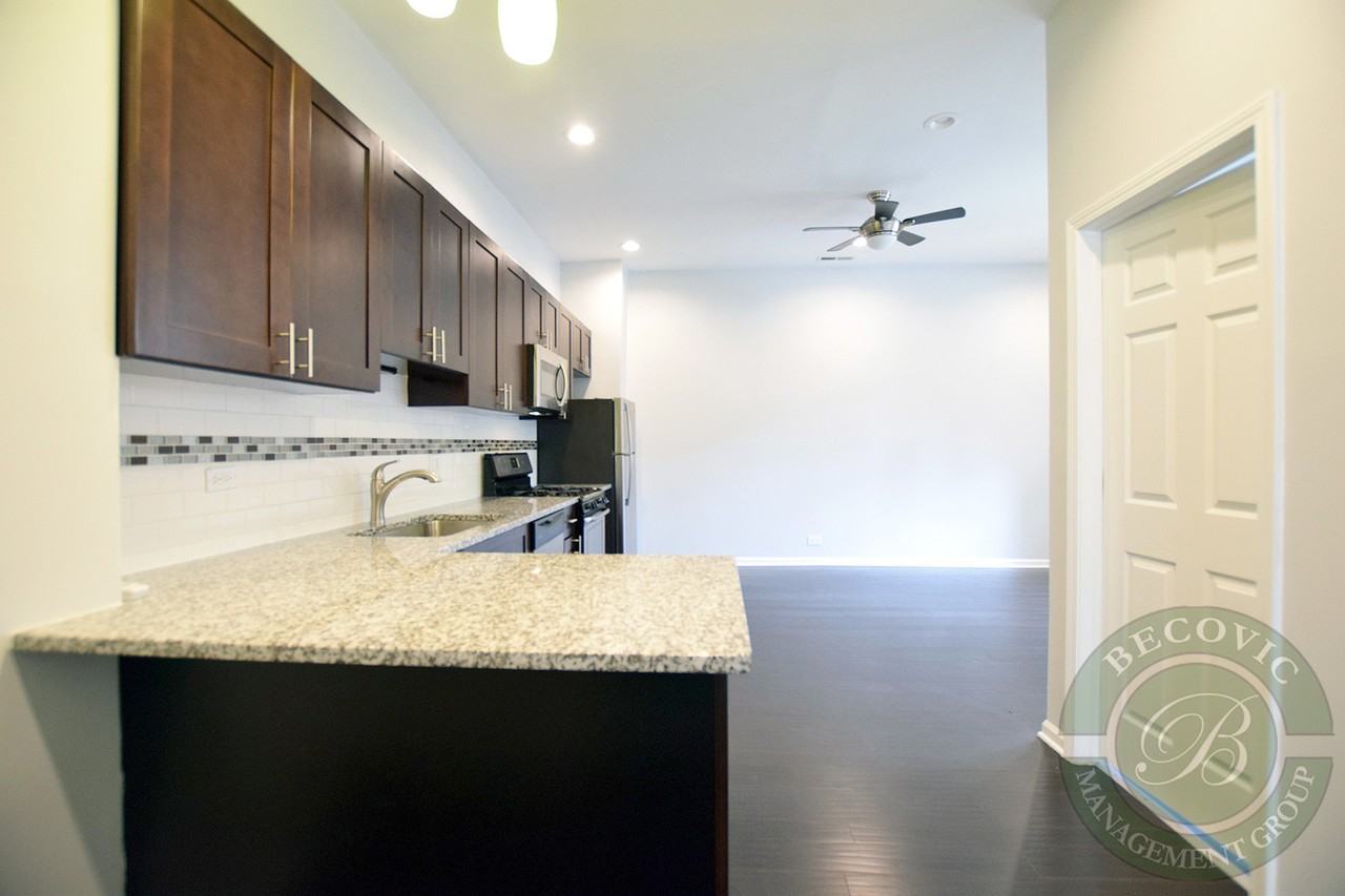 The Kenmore on Edgewater - Photo 2 of 34