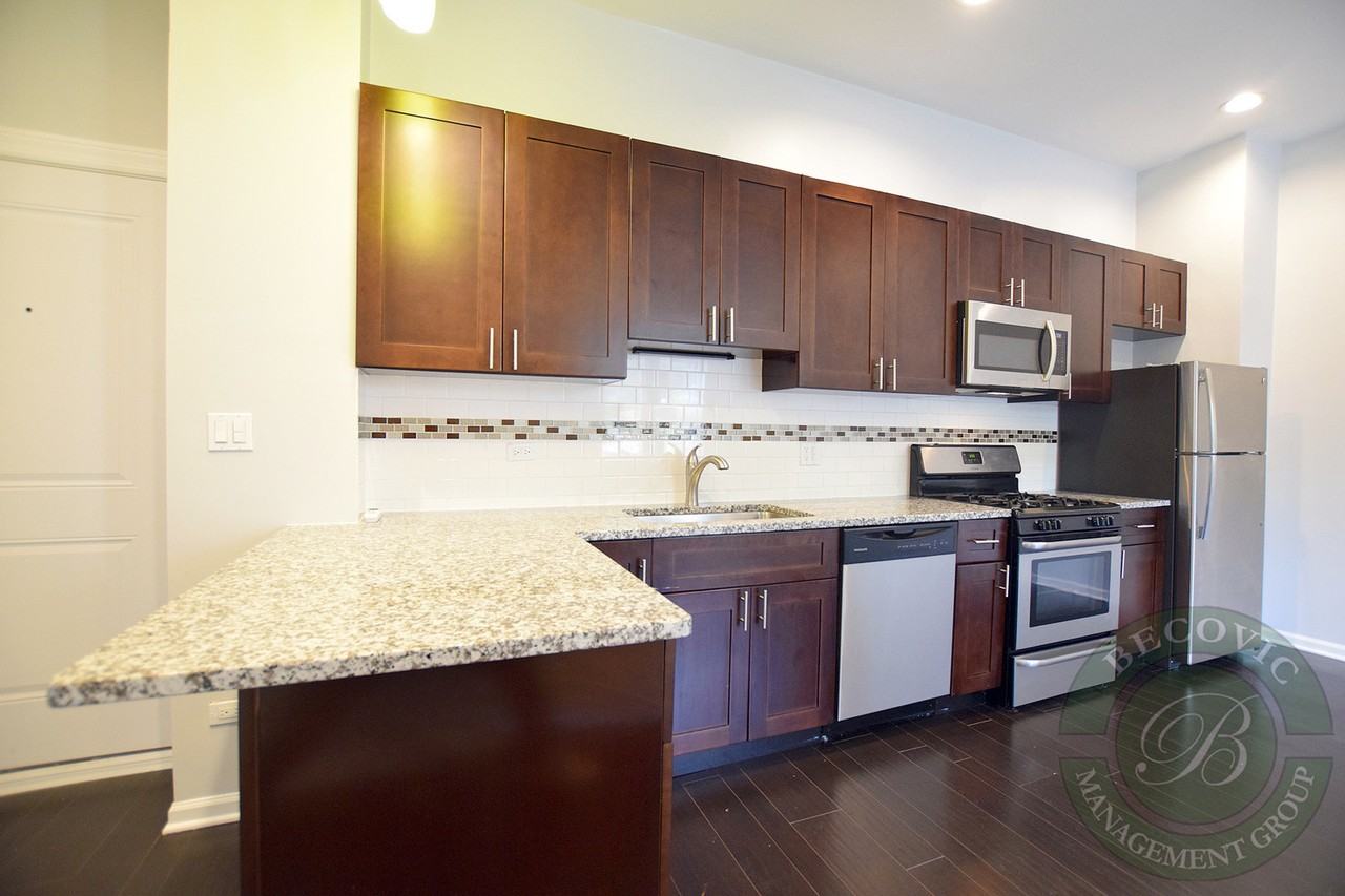 The Kenmore on Edgewater - Photo 3 of 34