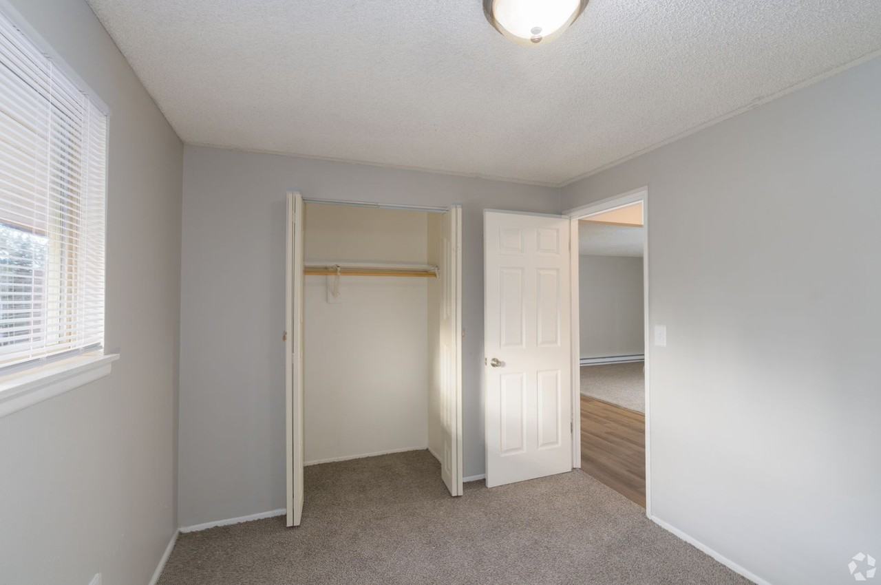 Rosewood Club Apts - Photo 3 of 19