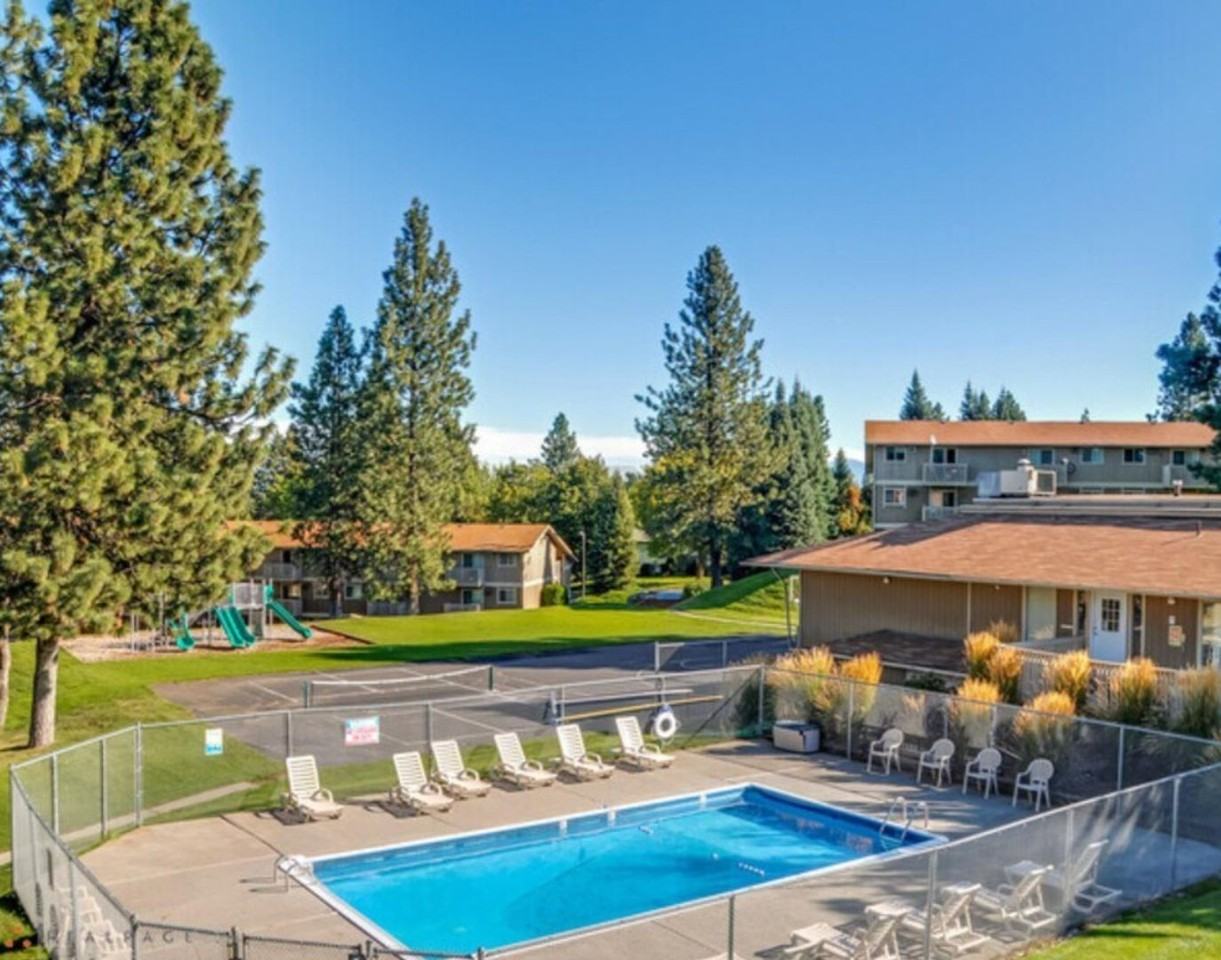 Rosewood Club Apts - Photo 6 of 19