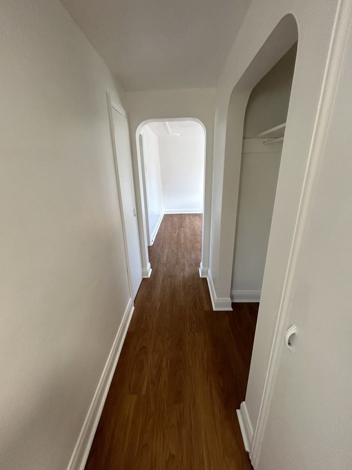 452 Notre Dame St - Photo 7 of 11