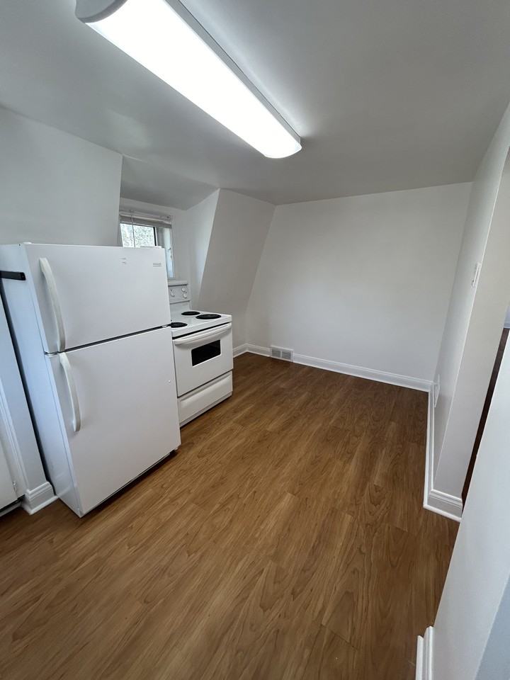 452 Notre Dame St - Photo 3 of 11