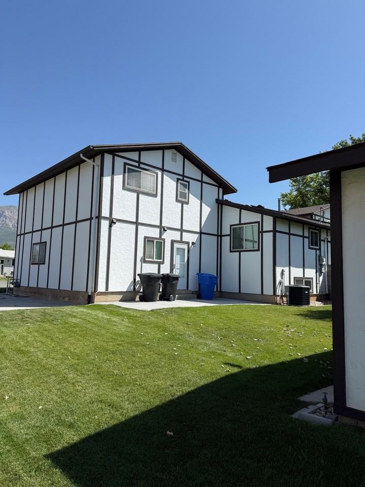 431 E 2050 N - Photo 2 of 12