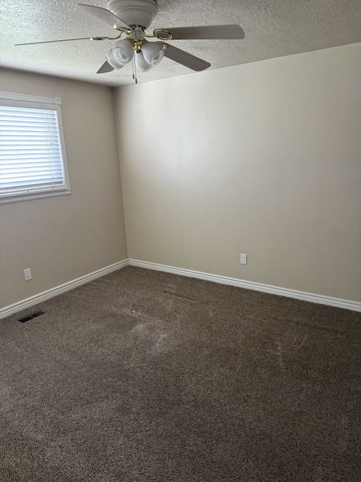 431 E 2050 N - Photo 7 of 12