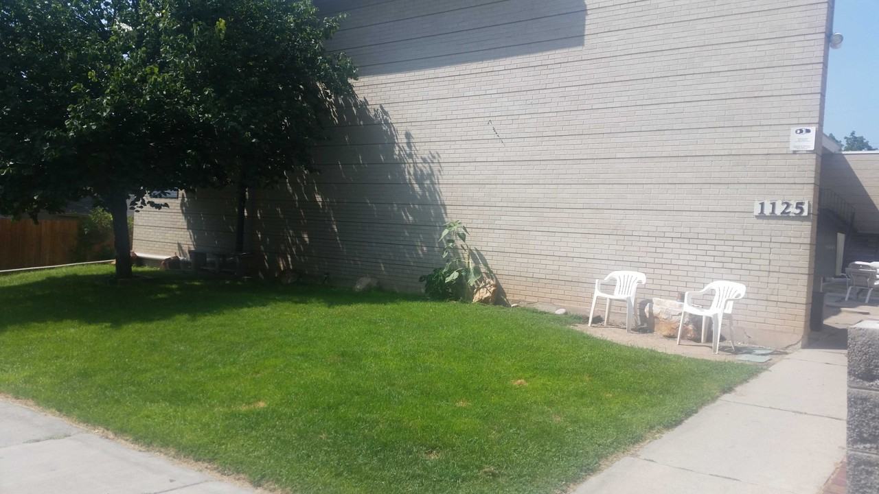 1125 E Ramona Ave #8 - Photo 3 of 13