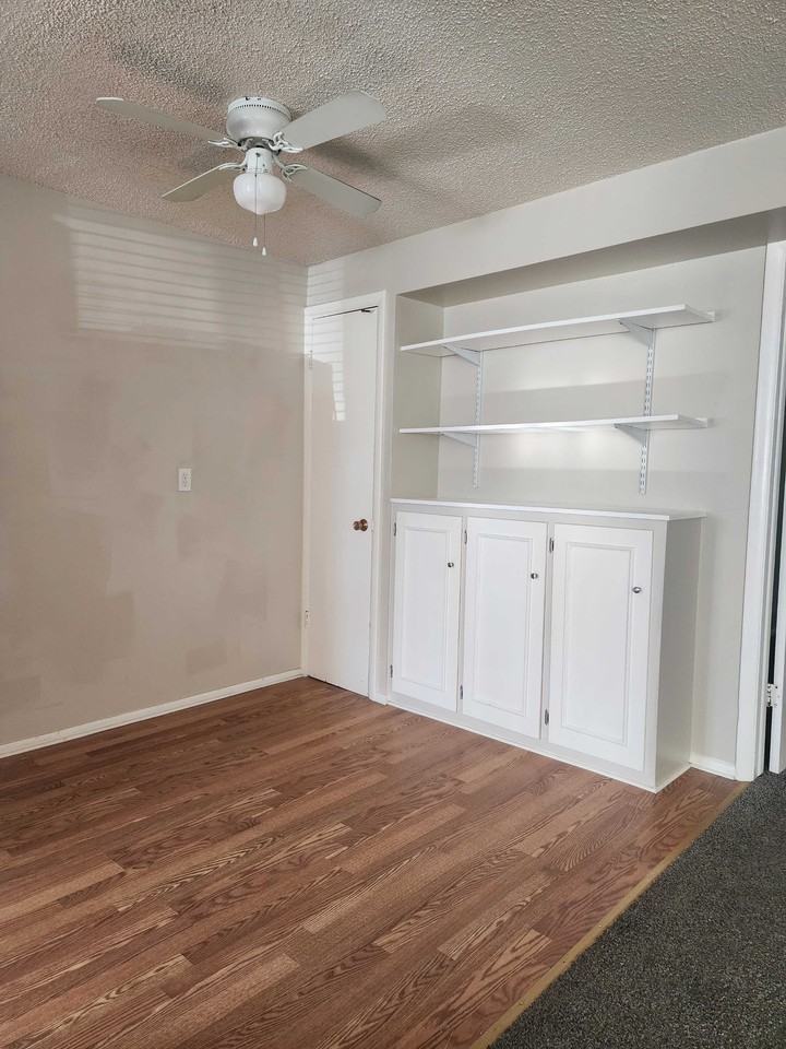 1125 E Ramona Ave #8 - Photo 5 of 13