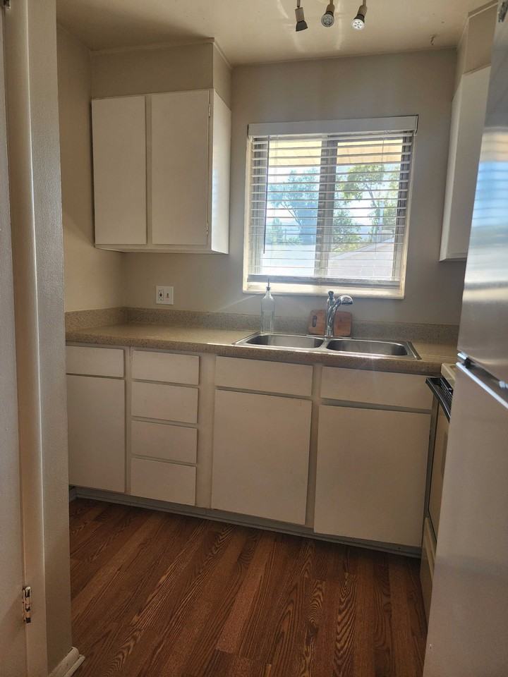 1125 E Ramona Ave #8 - Photo 6 of 13