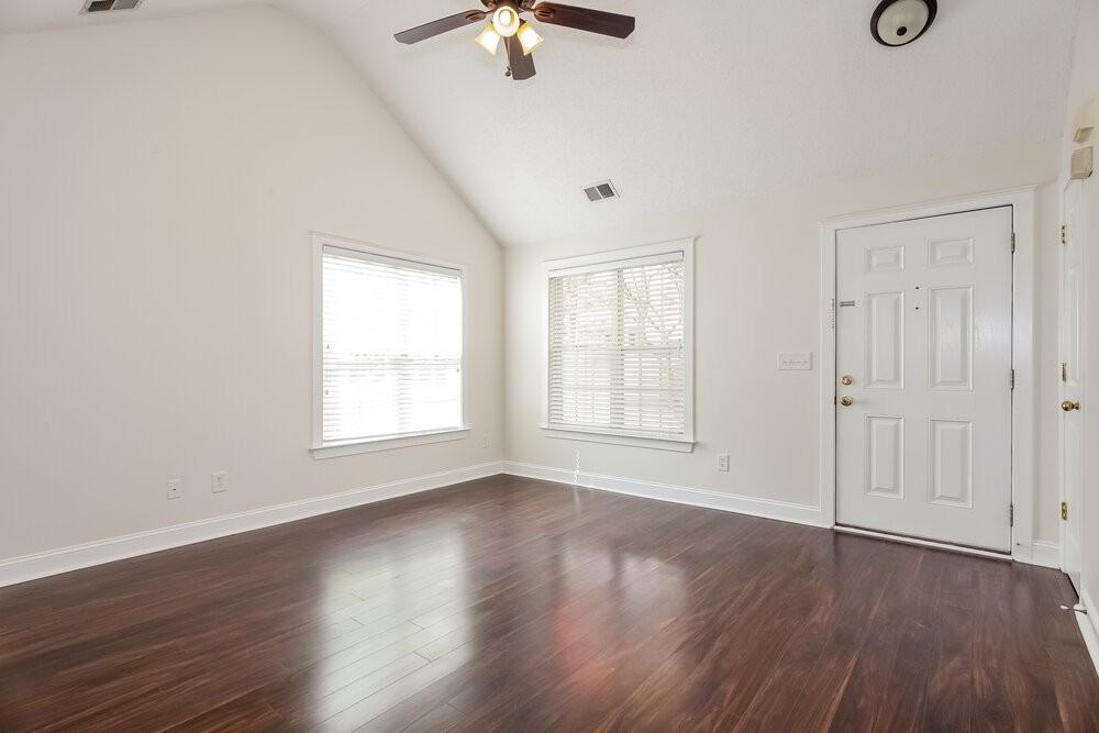 13438 Glencreek Ln - Photo 3 of 16