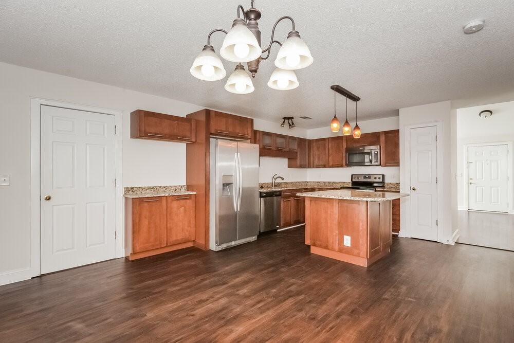 13438 Glencreek Ln - Photo 5 of 16