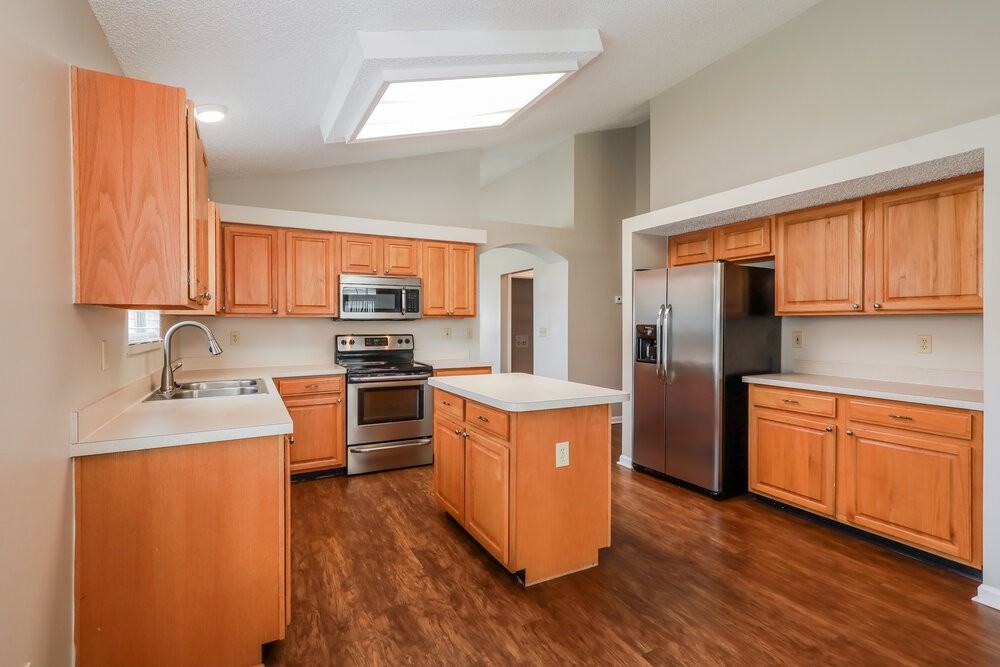 1829 Northglen Cir - Photo 5 of 14