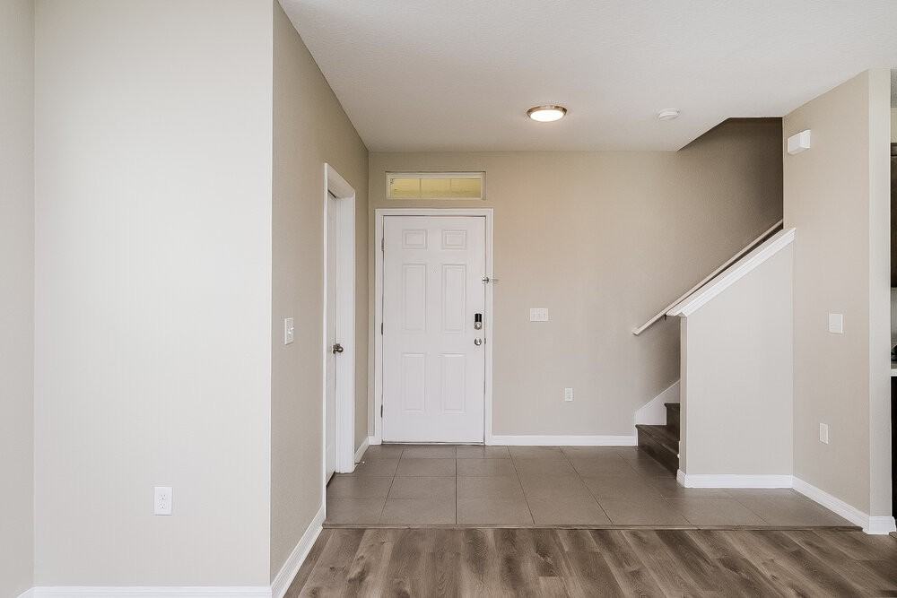 10430 Whispering Hammock Dr - Photo 4 of 17