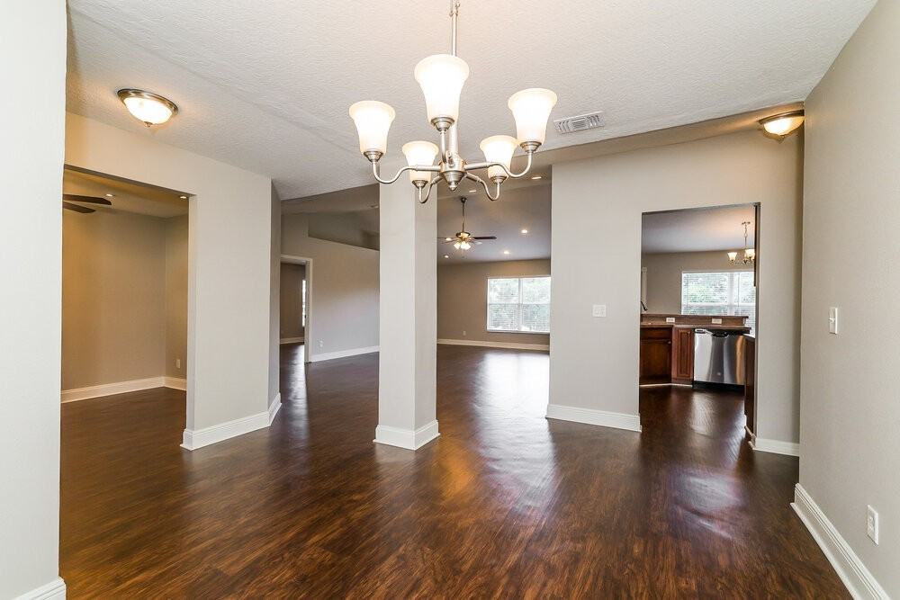 1900 Southern Oak Loop - Photo 4 of 16