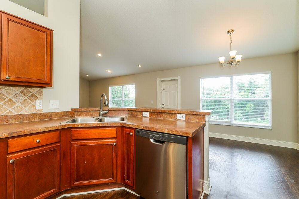 1900 Southern Oak Loop - Photo 6 of 16