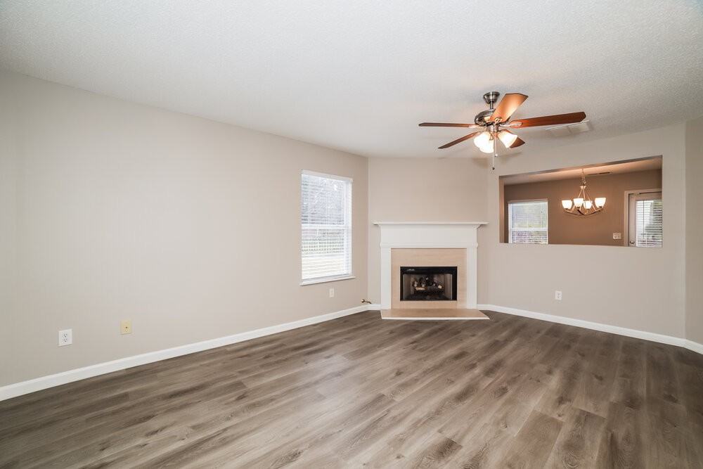 1036 Sycamore Ln - Photo 4 of 17