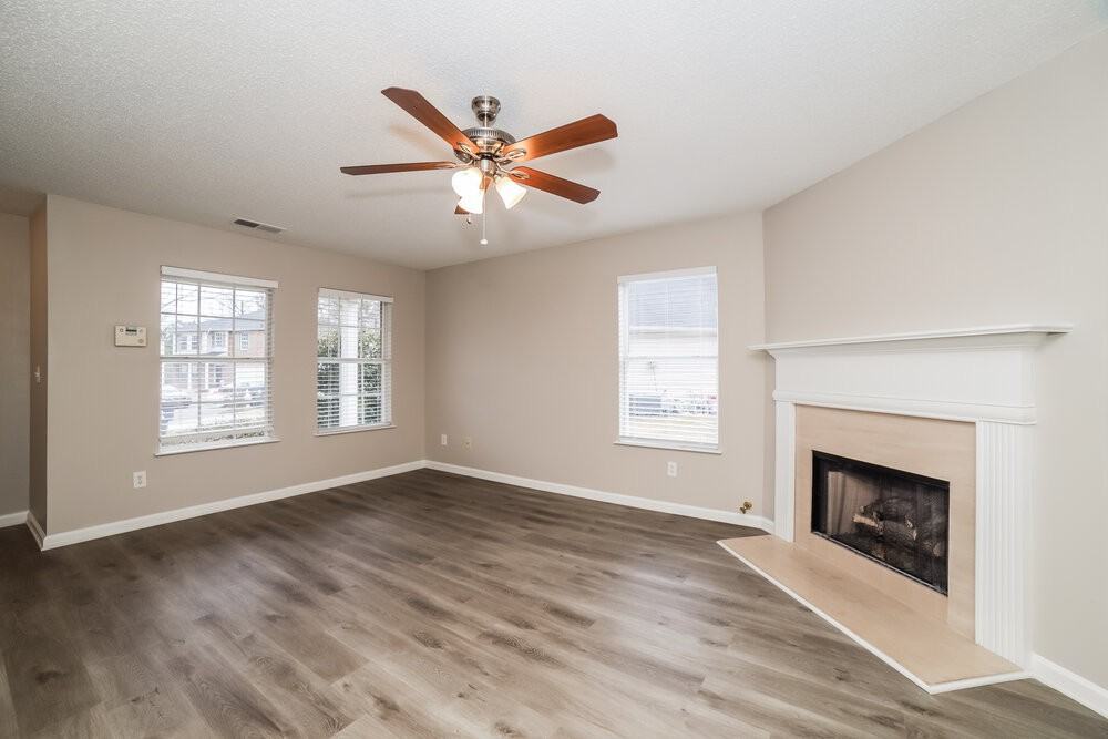 1036 Sycamore Ln - Photo 5 of 17