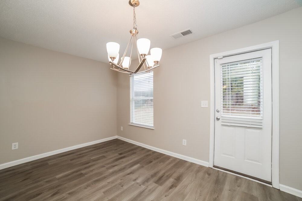 1036 Sycamore Ln - Photo 6 of 17