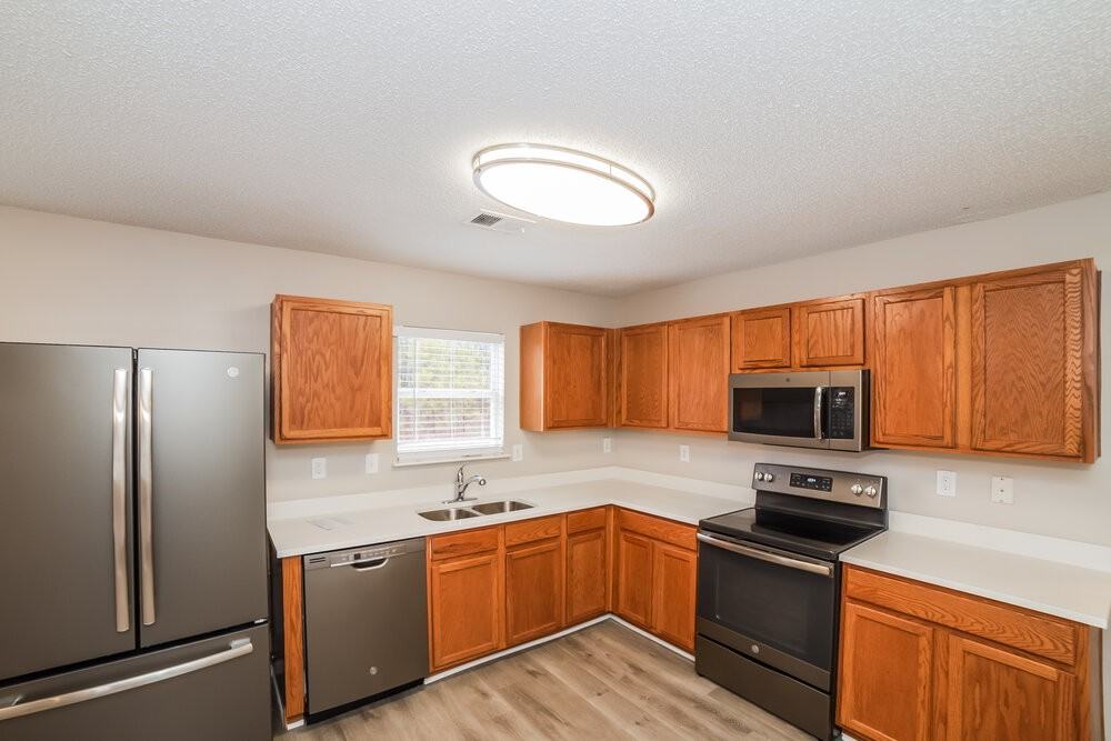 1036 Sycamore Ln - Photo 7 of 17