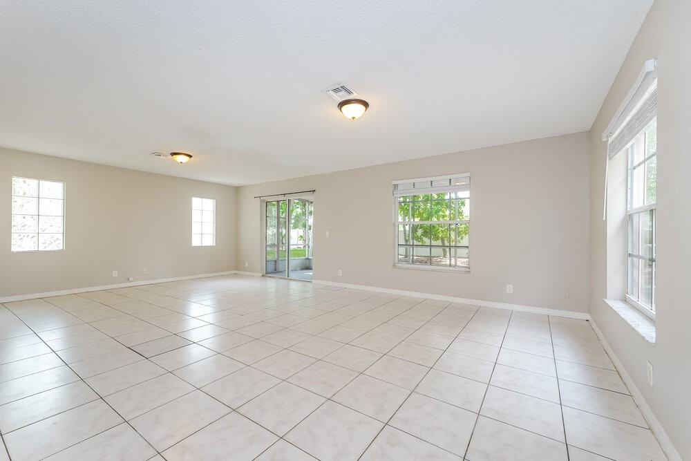 4124 Pine Hollow Cir - Photo 4 of 17
