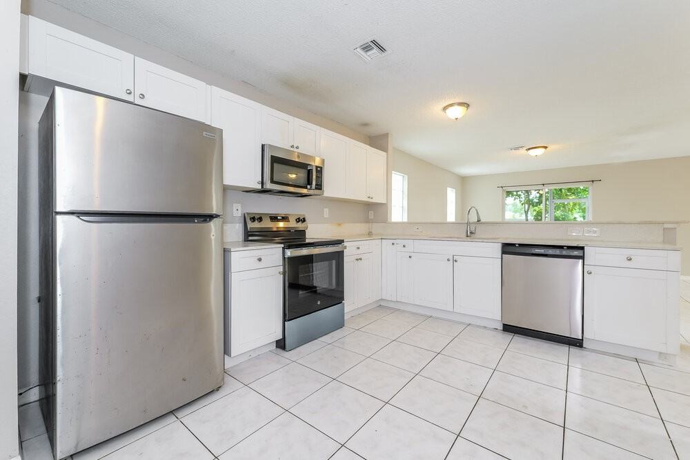 4124 Pine Hollow Cir - Photo 7 of 17