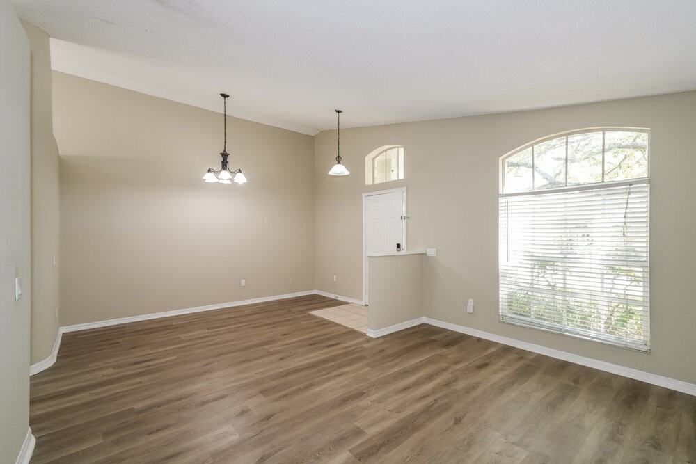 402 Sonoma Dr - Photo 3 of 16