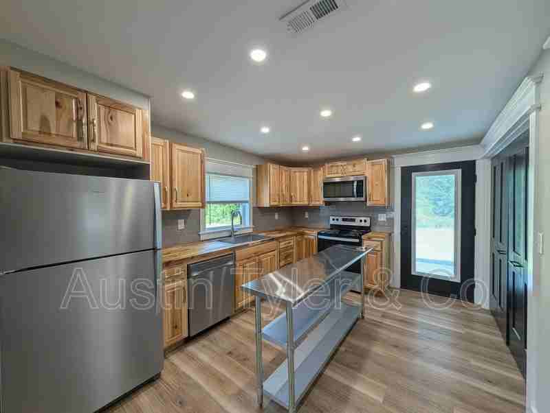 2992 Hospital Dr - Photo 3 of 15