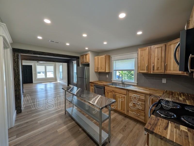 2992 Hospital Dr - Photo 4 of 15